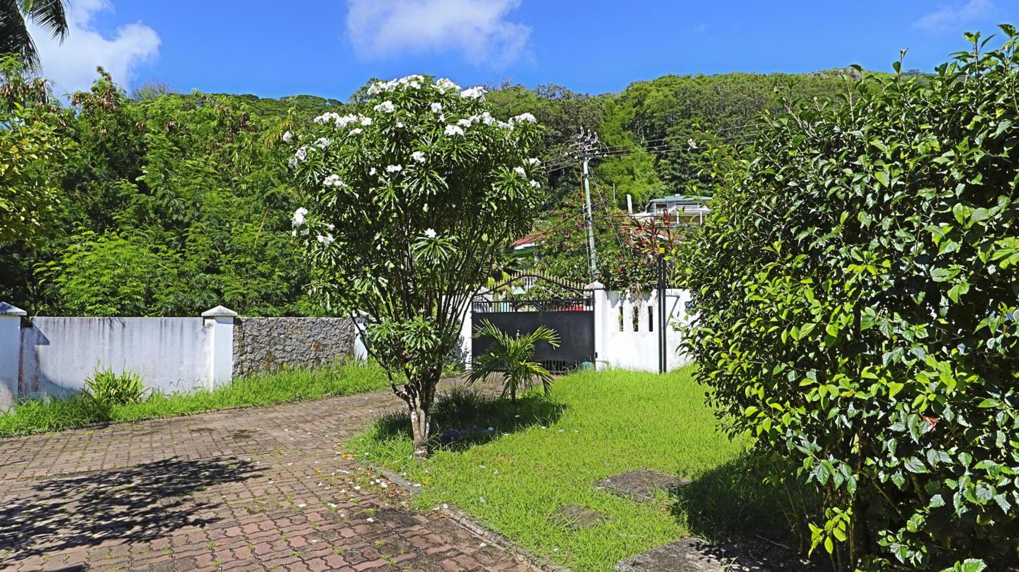 Beach View Villa - Beauvallon Villas Бо Валон Екстериор снимка